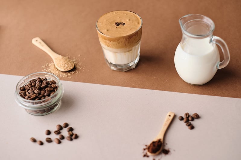 Café froid au lait d'amande et protéines