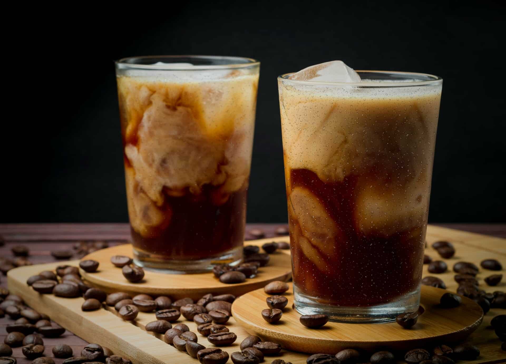 Deux tasses du café froid
