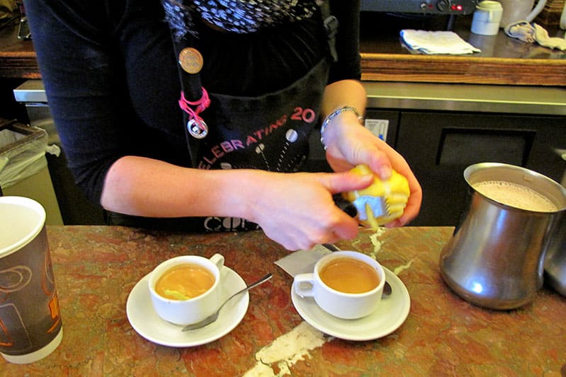 étapes de préparation d'espresso romano
